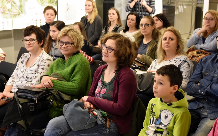 Spotkanie z przedstawicielem Fundacji Dbam o mój z@sięg przyniosło domowe kodeksy odpowiedzialnego korzystania z mediów cyfrowych, fot. Kamil Złoch