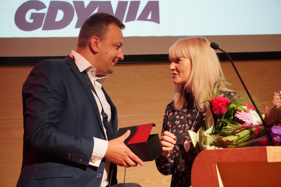 Bożena Zglińska, dyrektorka CAS i Kordian Kulaszewicz, wiceprzewodniczący Rady ds. Seniorów