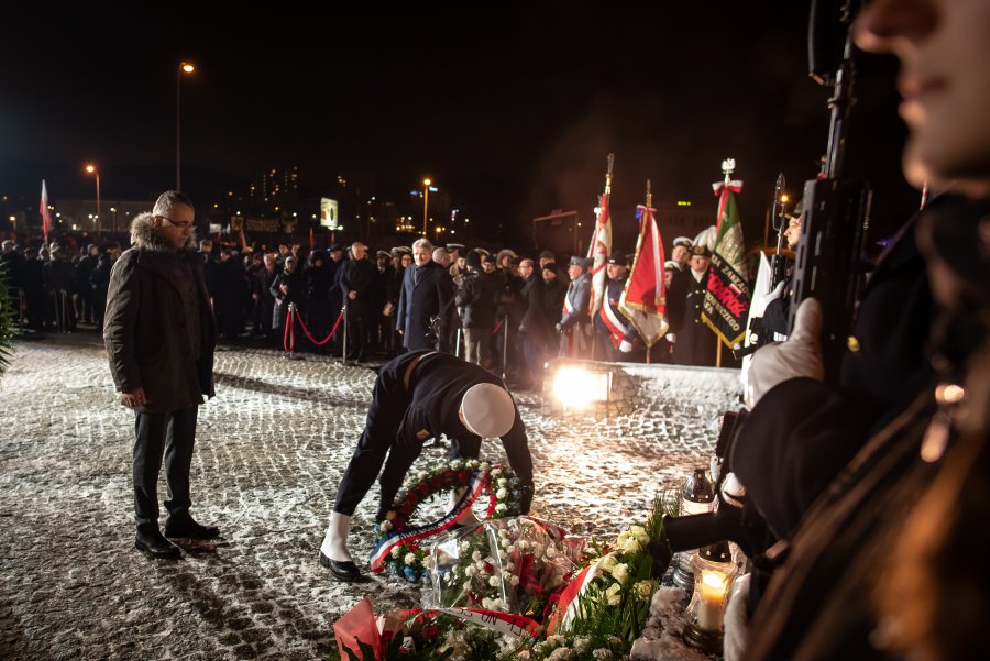 Obchody przy pomniku Ofiar Grudnia '70 w Gdyni, fot. Dawid Linkowski