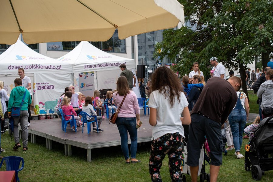 Plenerowe studia Polskiego Radia nadają z Gdyni przed „Lato z Radiem Festiwal”, fot. Dawid Linkowski