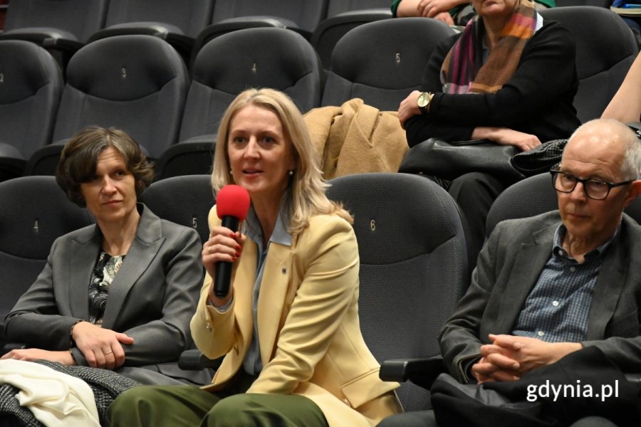 Na zdjęciu przemawia Inese Suija-Markova, przewodnicząca Rady BSSSC. Wizyta w GCF-ie dotyczyła gdyńskiej polityki kulturalnej. (fot. Łukasz Kamasz) (fot. Łukasz Kamasz)