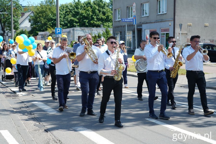 Orkiestra podczas parady (fot. Magdalena Starnawska)