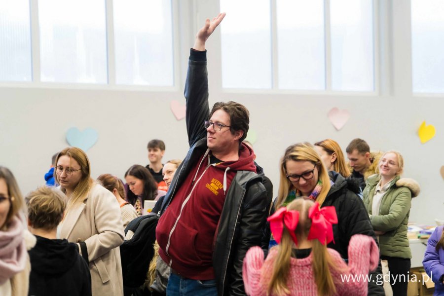 Uczestnicy licytacji w Przystani Chylońska 237 