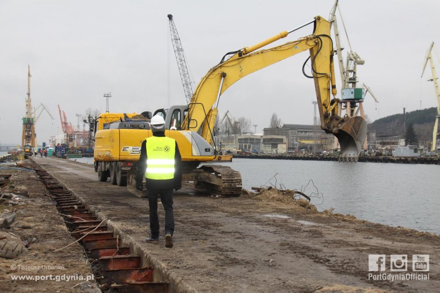 Prace rozbiórkowe na terenach Portu Gdynia, fot. Tadeusz Urbaniak , www.port.gdynia.pl