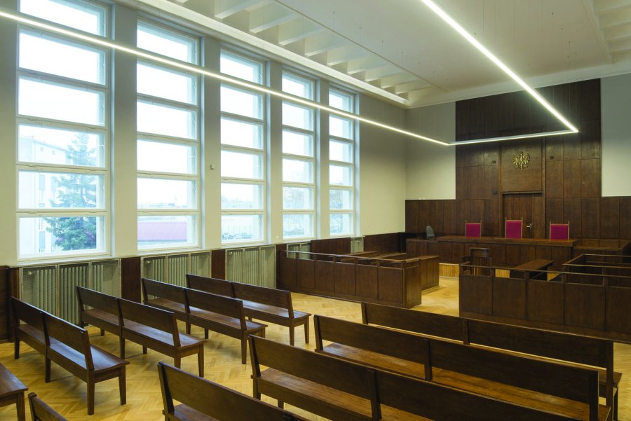 Sala rozpraw w Sądzie Rejonowym po pracach konserwatorskich w 2016 r./fot. B. Ponikiewski