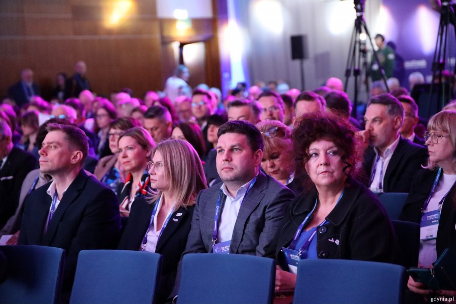 Na widowni siedzą m.in.: wiceprezydent Gdyni Maciej Zielonka i Honorata Krupka, skarbnik Gdyni