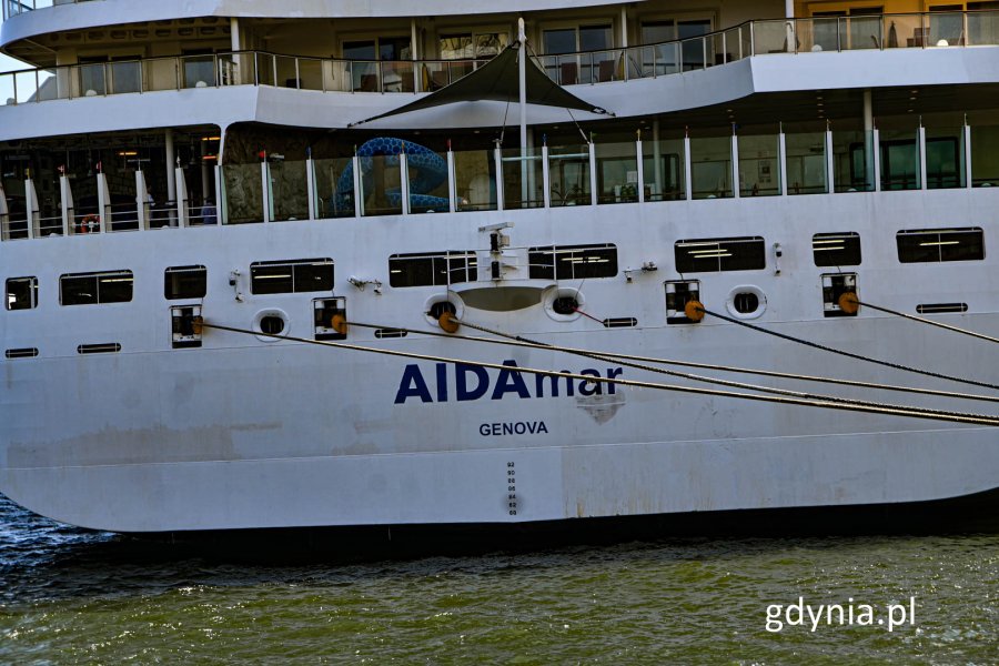 Statek wycieczkowy AIDAmar wpłynął do gdyńskiego portu, fot. Michał Sałata