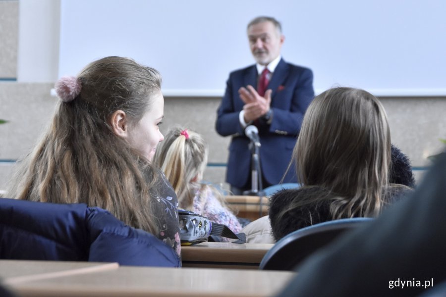 Uczniowie IV klasy Szkoły Podstawowej nr 47 w Gdyni podczas wizyty w Urzędzie Miasta / fot. Paweł Kukla