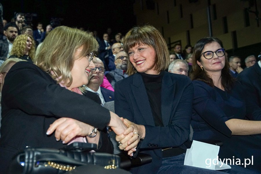 Na zdj. (od prawej): prezydent Gdańska Aleksandra Dulkiewicz, laureatka Maddalena Alberti, dyrektorka Stowarzyszenie na rzecz Ambasady Demokracji Lokalnej w Zavidovici i Magdalena Adamowicz, żona zmarłego prezydenta Gdańska