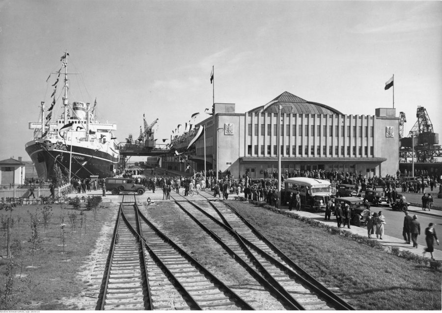 Gdynia-port.1918-1939 r., fot. Henryk Poddęski 