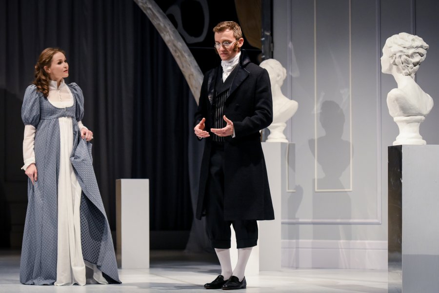 Eleonora Dashwood i Edward. Zdjęcie z próby medialnej "Rozważnej i romantycznej" w Teatrze Miejskim w Gdyni // fot. Roman Jocher