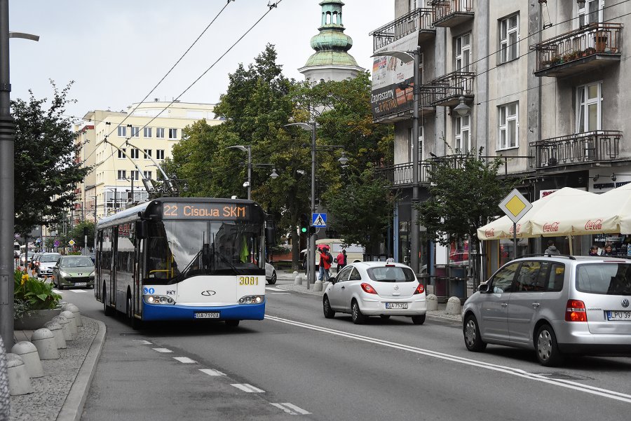 Dni Nagrody Literackiej Gdynia. Czytanie "Wesela" w trolejbusach // fot. M.Puszczewicz