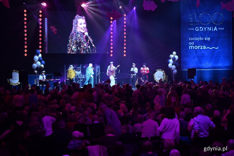 Uczestnicy balu w Polsat Plus Arenie Gdynia