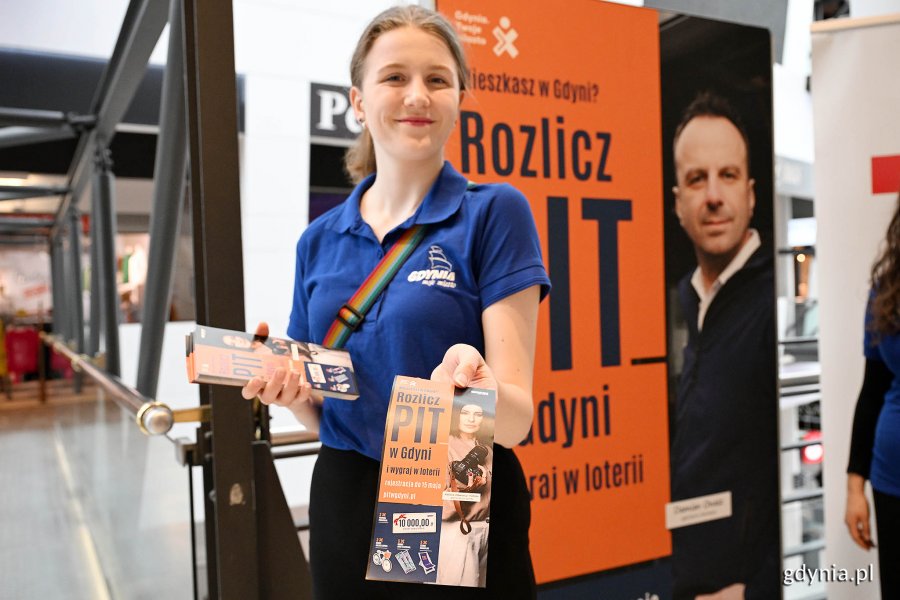 W sobotę, 13 kwietnia, hostessy promowały loterię w CH Batory. Fot. Michał Puszczewicz