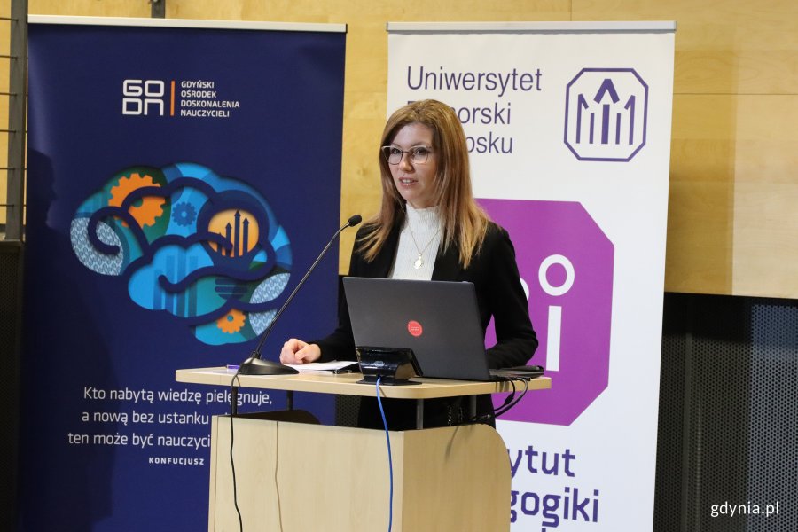 Konferencja „Edukacja równościowa zaczyna się w szkole”. Na zdjęciu prof. Anna Babicka-Wirkus, Prorektor ds. Studentów Uniwersytetu Pomorskiego w Słupsku (fot. Katarzyna Balcerzak)