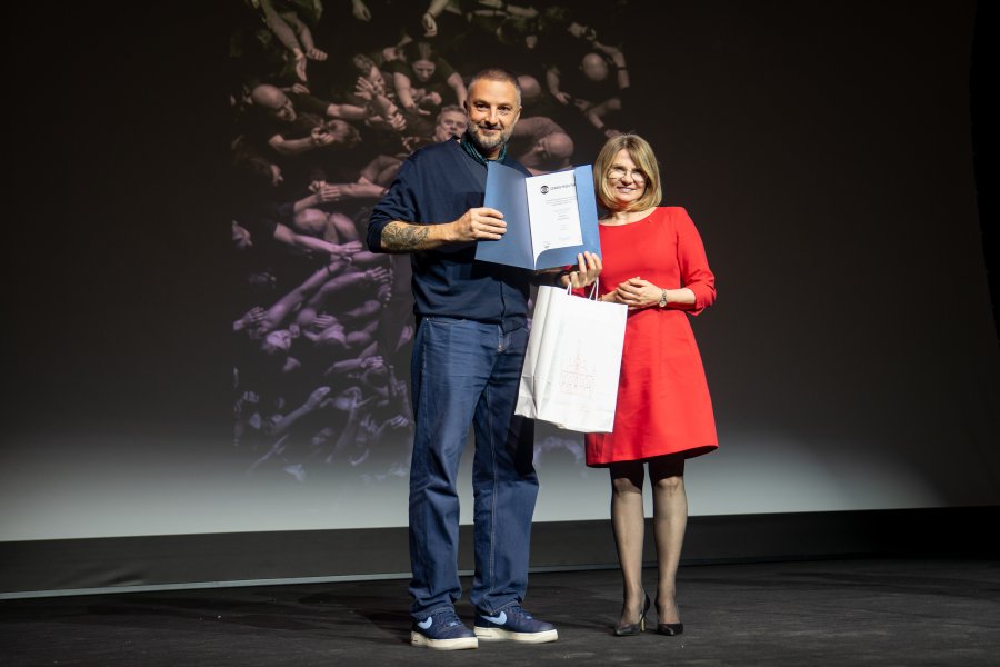 Honorata Krupka – skarbnik miasta Gdyni wraz z Tomkiem Kamińskim – laureatem Nagrody Prezydent Miasta Gdyni w konkursie Gdańsk Press Photo 2025