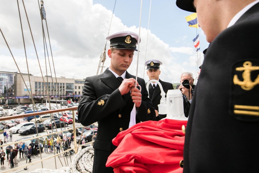Prezent od miasta Bydgoszcz - nowa bandera // fot. Karol Stańczak