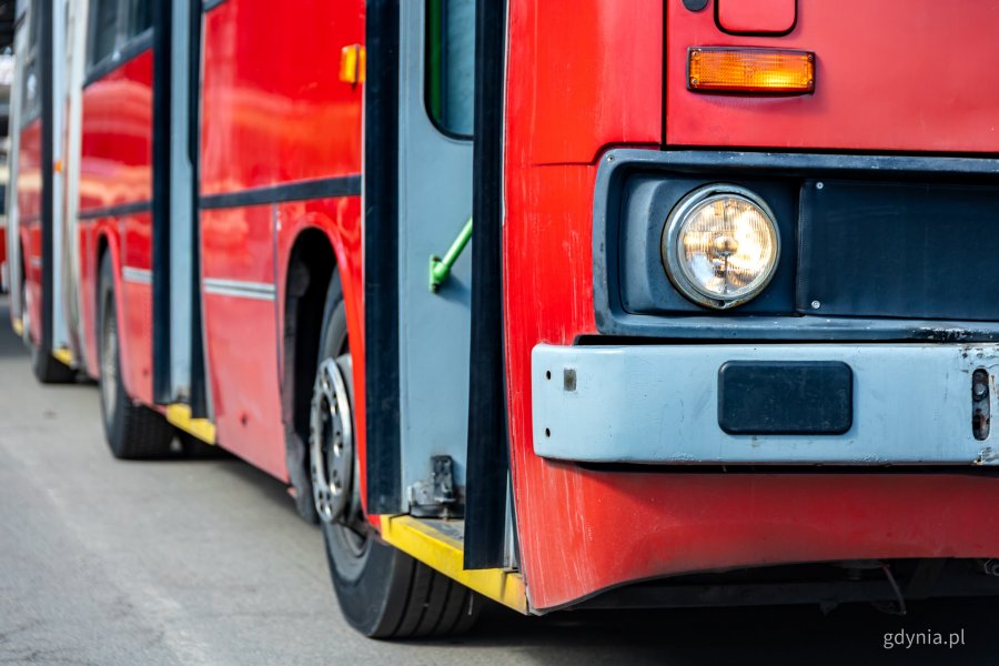 Trolejbus Ikarus 280T już w zajezdni PKT w Gdyni (fot. Kamil Złoch)
