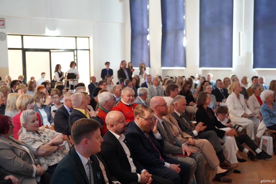 Wśr&oacute;d gości pojawili się m.in. były prezydent Gdyni Wojciech Szczurek, radne miasta Joanna Zielińska i Larysa Kramin oraz Grzegorz Kryger, pomorski kurator oświaty