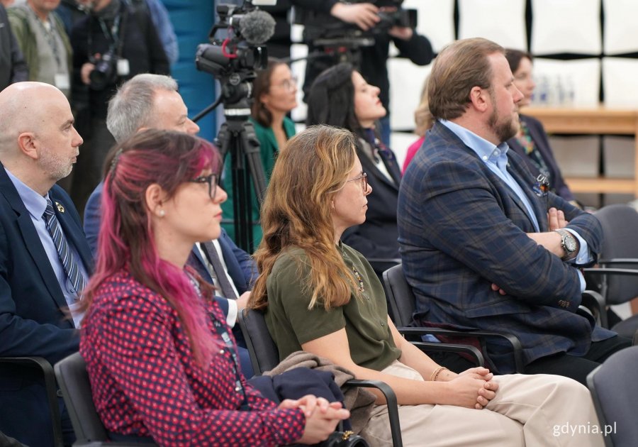 na zdjęciu goście uroczystości podpisania umowy