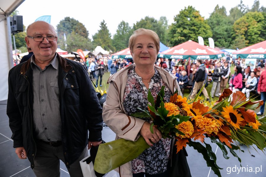 Laureaci konkursu "Gdynia w Kwiatach" odebrali z rąk przewodniczącej Rady Miasta Joanny Zielińskiej nagrody i wyróżnienia // fot. Przemysła Świderski