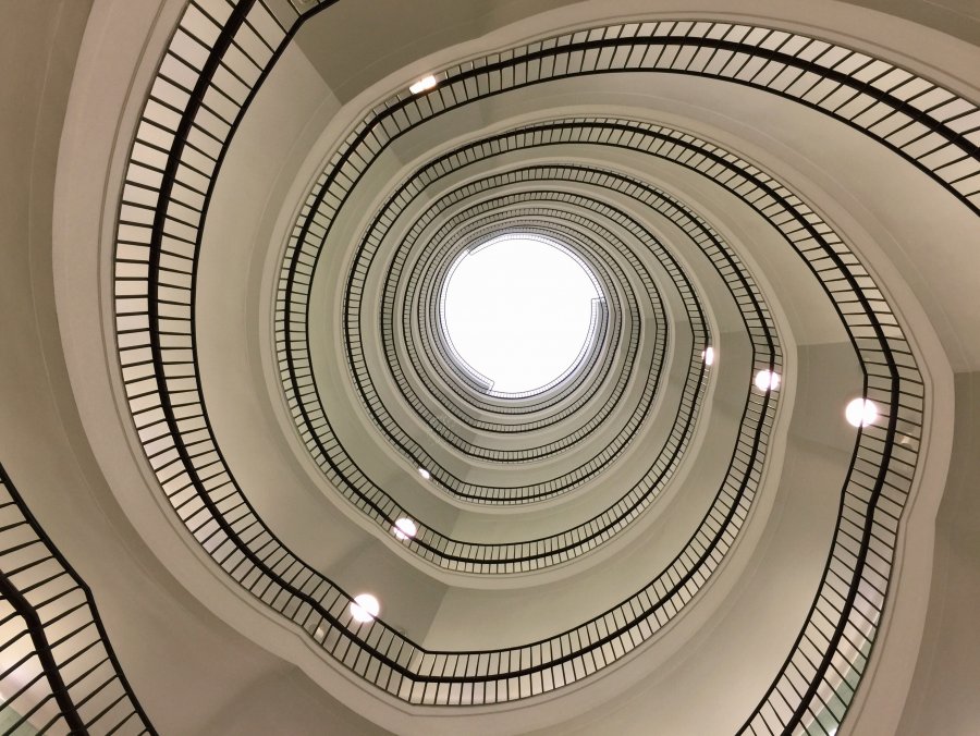  Do wnętrza spirali Poznań, lipiec 2017 IPhone 6 Plus Wyróżnienie Mobile Photography Awards 2017 w kategorii Architektura i Design, wyróżnienie w konkursie Gdyński Modernizm w Obiektywie 2017; także galeria ig_ometry, fot. Dariusz Sobiecki 