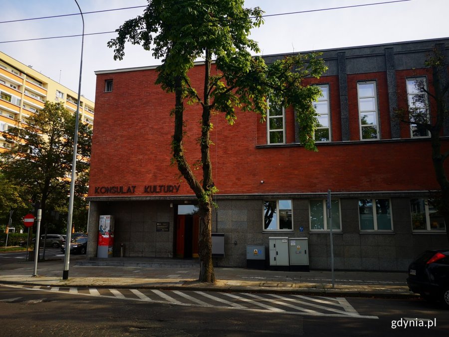 Wakacyjny spacer architektoniczny, odrestaurowany budynek Domu Marynarza Szwedzkiego// fot. Karolina Szypelt