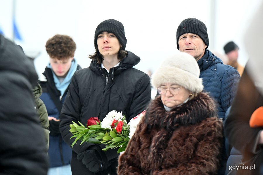Osoby uczestniczące w oficjalnych uroczystościach z okazji 100. rocznicy nadania Gdyni praw miejskich 