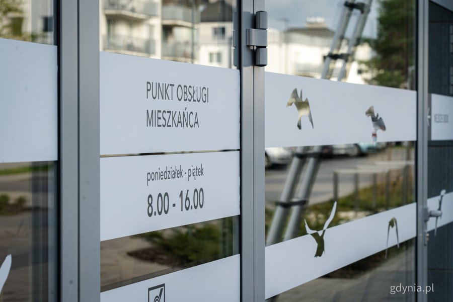 Nowo otwarty Punkt Obsługi Mieszkańców Urzędu Miasta Gdyni na Chwarznie-Wiczlinie, w lokalu przy ul. Tęczowej 37 (fot. Kamil Złoch)