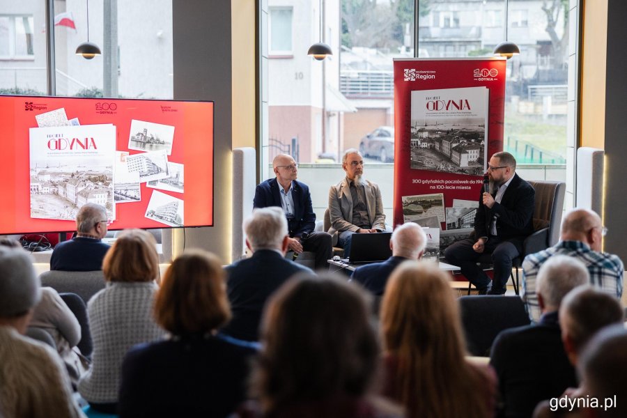 "Projekt Gdynia" na poczt&oacute;wkach do 1945 roku z kolekcji Piotra Popińskiego