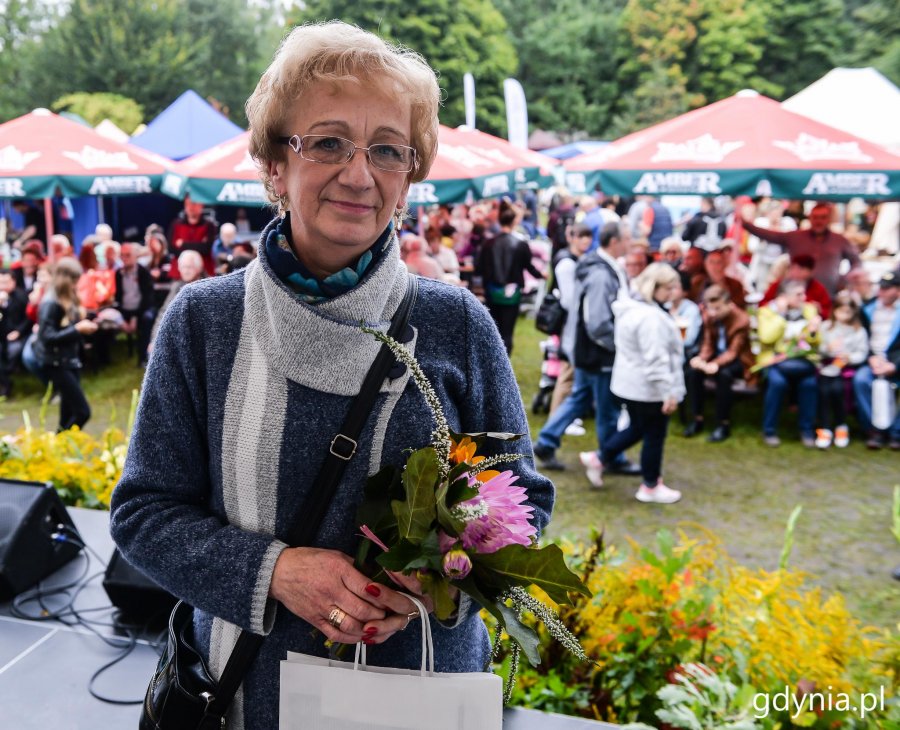 Laureaci konkursu "Gdynia w Kwiatach" odebrali z rąk przewodniczącej Rady Miasta Joanny Zielińskiej nagrody i wyróżnienia // fot. Przemysła Świderski