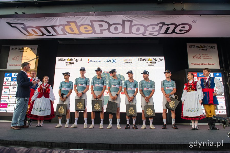 Zesp&oacute;ł Netcompany INEOS podczas prezentacji drużyn 83. Tour de Pologne 