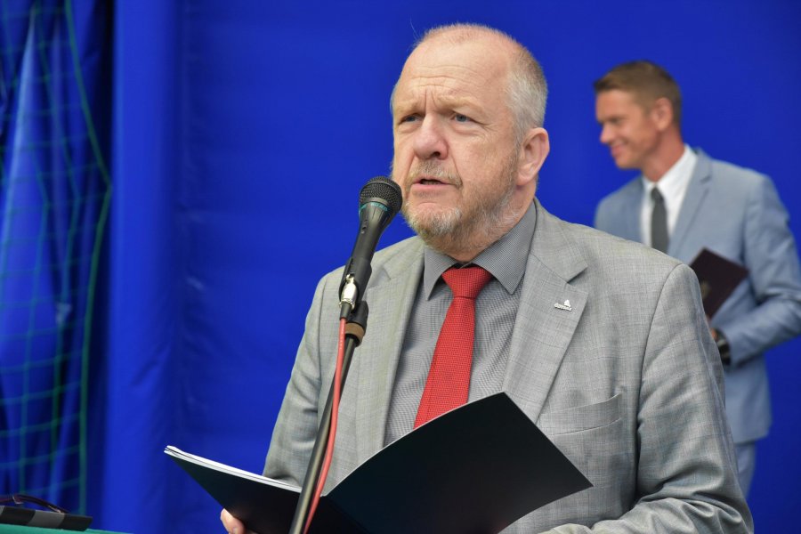 Marek Stępa, wiceprezydent Gdyni podczas odczytania uchwał nadających szkołom imiona budowniczych miasta // fot. Lechosław Dzierżak