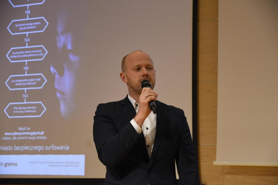"Trzyletnie doświadczenia spowodowały, że we wrześniu tego roku przyjęliśmy program na kolejne lata i dodaliśmy do niego działania wymierzone w poważny problem jakim jest infoholizm" – mówi Bartosz Bartoszewicz, wiceprezydent Gdyni ds. jakości życia, fot. Jan Ziarnicki
