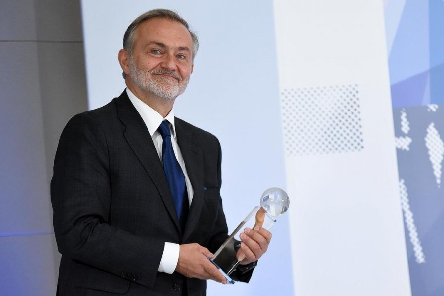 Prezydent Wojciech Szczurek wręczał nagrodę w kategorii dziennikarz zagraniczny publikujący na temat Polski, Polaków i Polonii // fot. Michał Puszczewicz