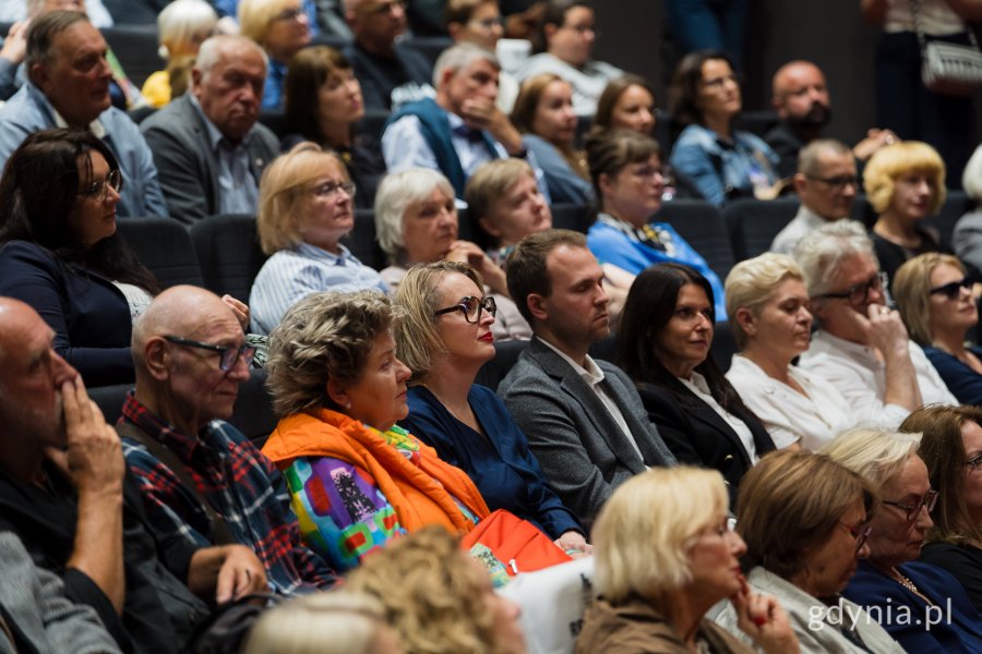 Na widowni zasiedli również: wiceprzewodnicząca RMG Mariola Śrubarczyk-Cichowska oraz radni Agnieszka Tokarska i Norbert Anisowicz
