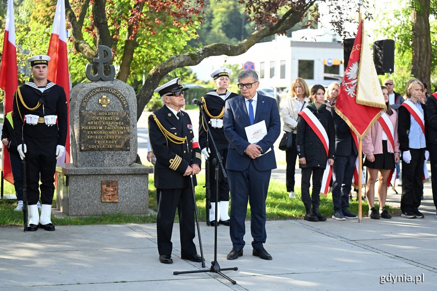  Dzień Polskiego Państwa Podziemnego – uroczystości z okazji 86. rocznicy jego utworzenia pod Pomnikiem Armii Krajowej w Gdyni (fot. Michał Puszczewicz)