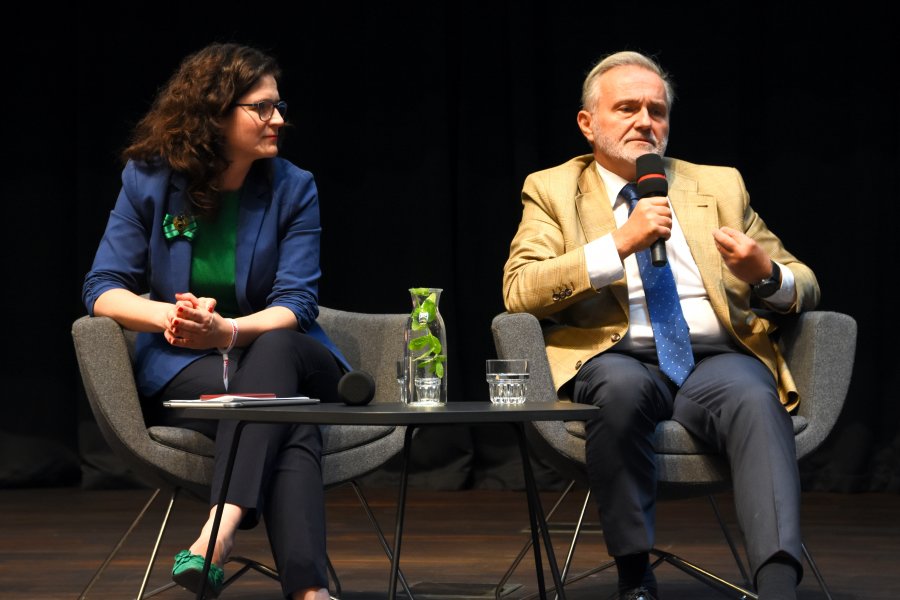 Dzisiaj Forum Praktyków Partycypacji w Europejskim Centrum Solidarności otworzyła debata z udziałem m.in. Wojciecha Szczurka, prezydenta Gdyni i Aleksandry Dulkiewicz, prezydent Gdańska.