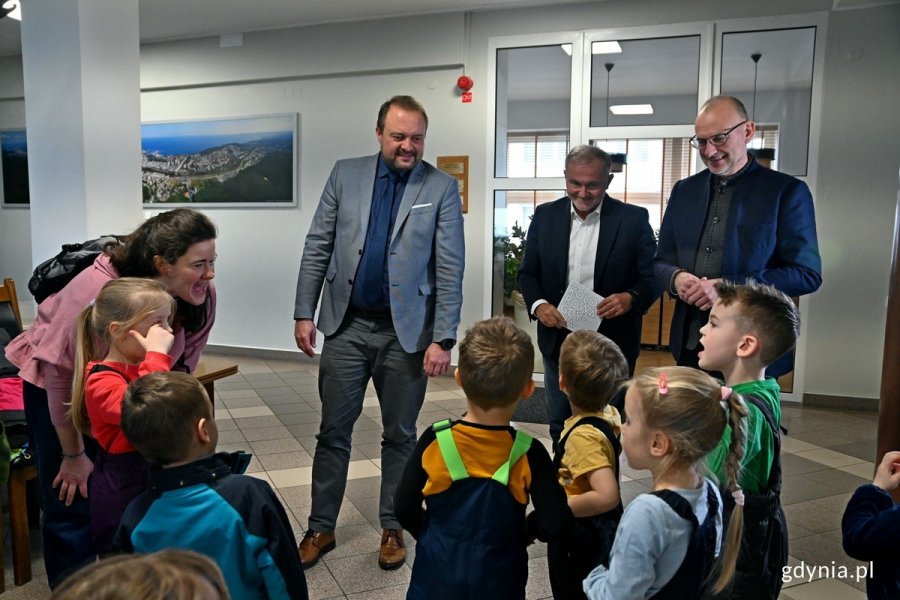 Na zdjęciu wiceprezydent Gdyni Marek Łuck, prezydent Gdyni Wojciech Szczurek, wiceprezydent Gdyni Michał Guć 