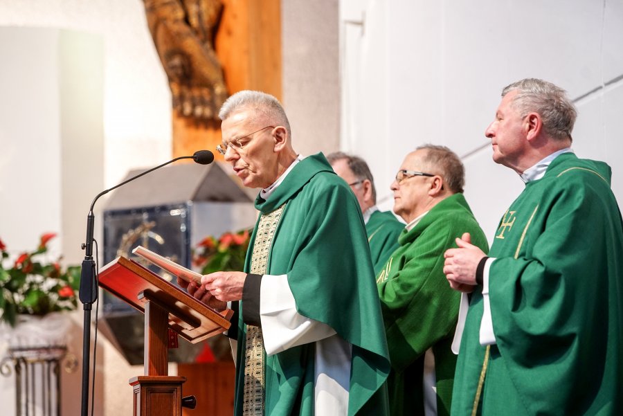  Częścią oficjalnych obchodów 97. urodzin Gdyni była niedzielna msza święta z honorową asystą wojskową. Fot. Mirosław Pieślak