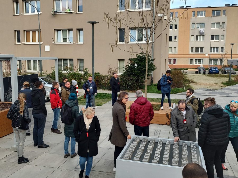 Spacer po zrewitalizowanym osiedlu Zamenhofa - Opata Hackiego // fot. Laboratorium Innowacji Społecznych