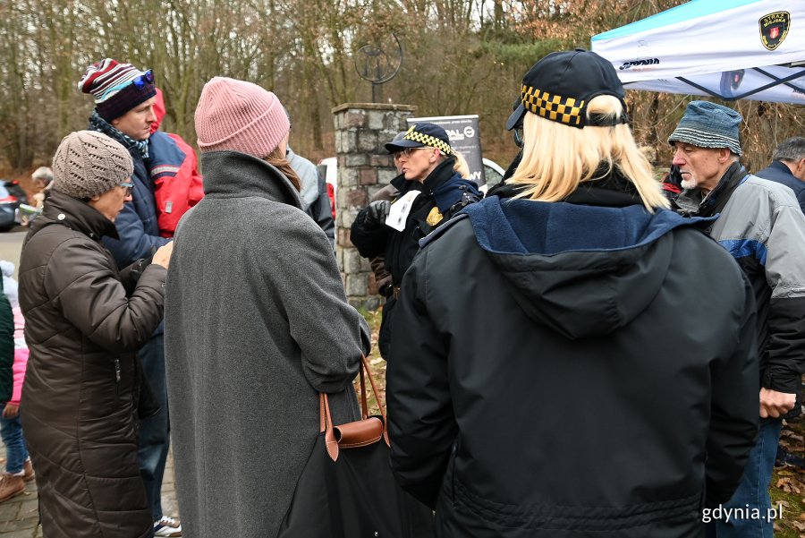 Pokaz palenia w piecu metodą odgórną na Małym Kacku, fot. Michał Puszczewicz