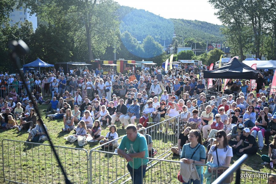 Koncert Teatru Muzycznego &bdquo;Zaczęło się od morza!&rdquo; dla mieszkańc&oacute;w Gdyni (fot. Michał Puszczewicz) 