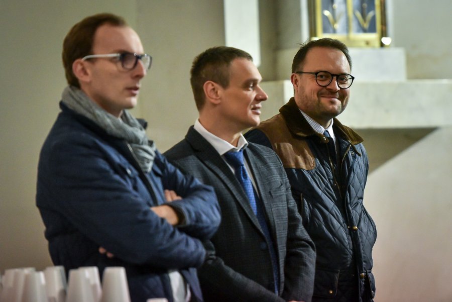 W wigilijnym spotkaniu wzięli udział wiceprezydent Marek Łucyk, wiceprzewodniczący Rady Miasta Marcin Wołek i radny Jakub Ubych // fot. Dawid Linkowski