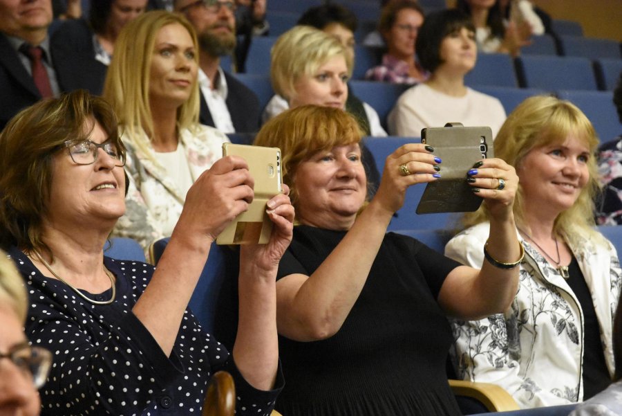 Najlepsi gdyńscy gimnazjaliści wyróżnieni // fot. Lechosław Dzierżak