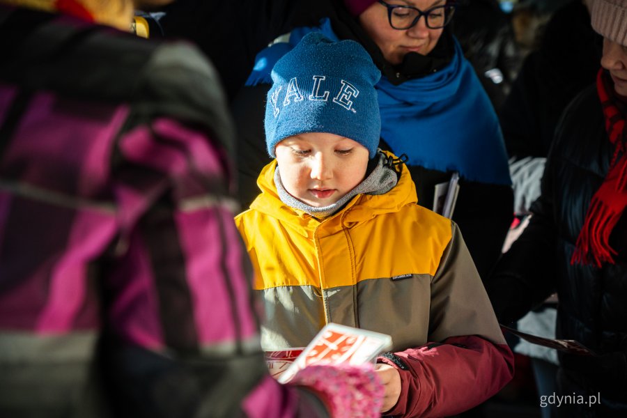Uczestnicy gry miejskiej opartej na spektaklu &bdquo;Majka z Kajtkiem jadą trajtkiem&rdquo; (fot. Kamil Złoch)