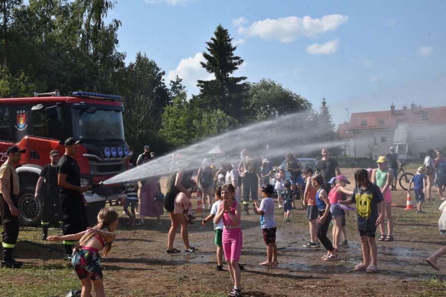 piknik z Ochotniczą Strażą Pożarną Wiczlino i sąsiedzką wymianą w tle na Chwarznie-Wiczlinie//M.Urbaniak