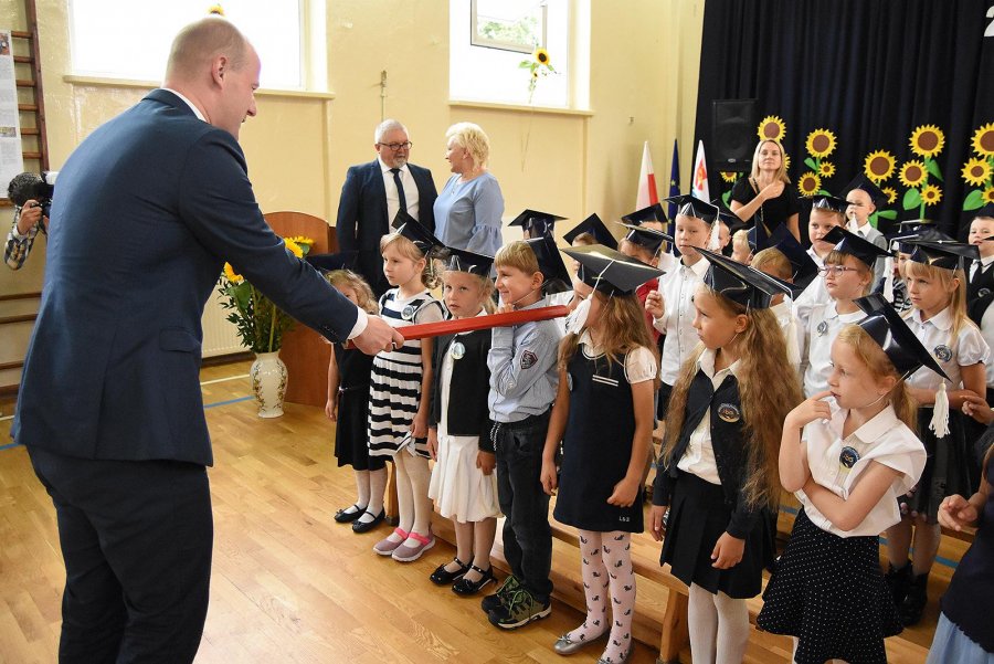 Rozpoczęcie roku szkolnego 2017/2018 w SP nr 10 w Gdyni Chyloni // fot. M. Puszczewicz