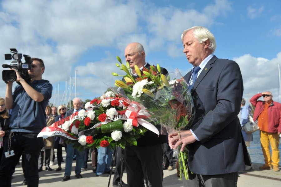 Uroczystość odsłonięcia tablicy Zbigniewa „Bacy” Żochowskiego w gdyńskiej Alei Żeglarstwa Polskiego, fot. Tadeusz Lademann