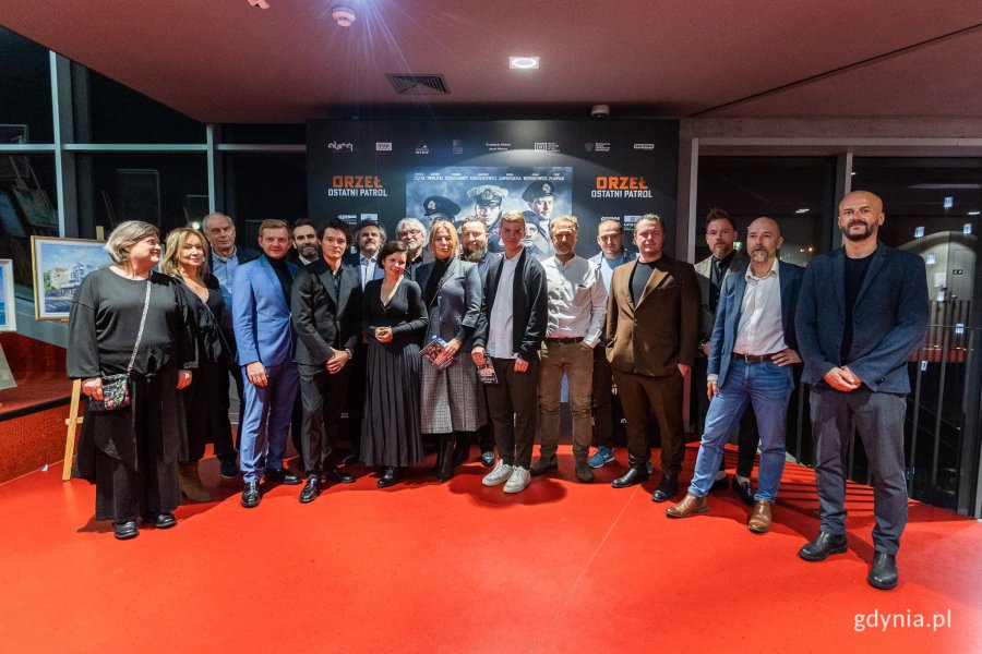 Zdjęcie grupowe filmowców w Gdyńskim Centrum Filmowym